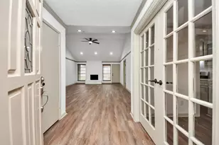16011 Sierra Grande Dr, Houston, TX 77083 - Photo 2