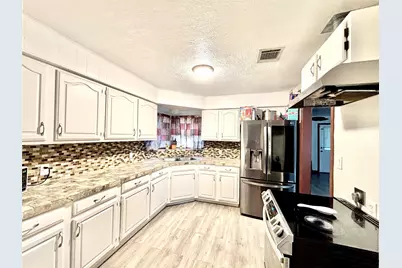 8038 Woodlyn Road, Houston, TX 77028 - Photo 6