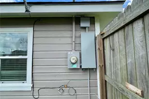 1116 Lake St, Clute, TX 77531 - Photo 32