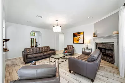136 S Goldenvine Circle, The Woodlands, TX 77382 - Photo 12