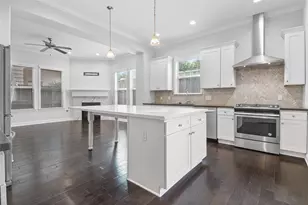 7705 Shannon Dr, Houston, TX 77055 - Photo 2