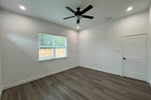 726 Woolworth St, Houston, TX 77020 - Photo 8