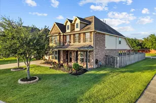 2246 Oakleaf Trail Ln, League City, TX 77573 - Photo 2