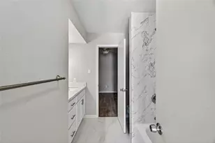 9803 Club Creek Dr, Houston, TX 77036 - Photo 18