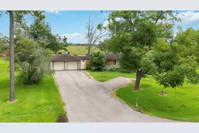 1513 County Road 210, Angleton, TX 77515 - Photo 4