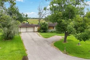 1513 County Rd 210, Angleton, TX 77515 - Photo 4
