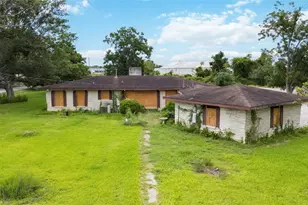1513 County Rd 210, Angleton, TX 77515 - Photo 2