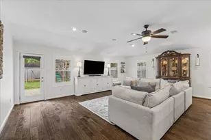 606 Kyle St, Sugar Land, TX 77478 - Photo 2