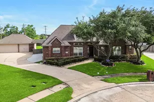 910 High Ridge Cir, Friendswood, TX 77546 - Photo 2