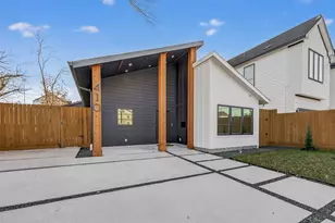 410 E 33rd St, Houston, TX 77018 - Photo 2