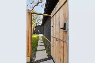 410 E 33 Rd St, Houston, TX 77018 - Photo 24