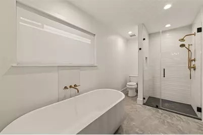 410 E 33 Rd St, Houston, TX 77018 - Photo 20