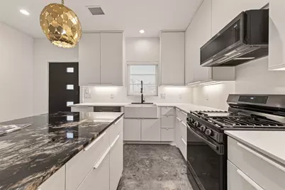 410 E 33 Rd St, Houston, TX 77018 - Photo 10