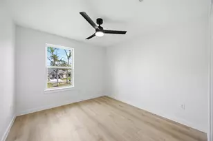 6610 Ezzard Charles Ln, Houston, TX 77091 - Photo 32
