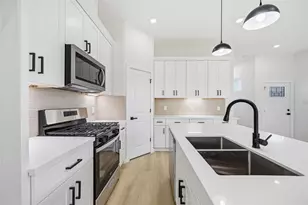 6610 Ezzard Charles Ln, Houston, TX 77091 - Photo 10