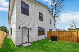 6610 Ezzard Charles Ln, Houston, TX 77091 - Photo 38