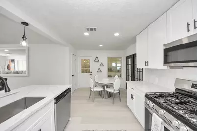 9610 Westview Drive, Houston, TX 77055 - Photo 22