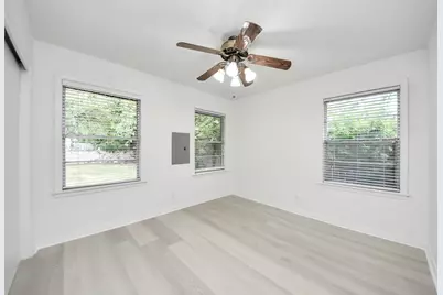 9610 Westview Drive, Houston, TX 77055 - Photo 32