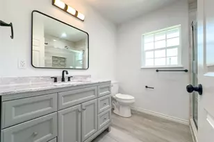 204 Dyer St, Baytown, TX 77520 - Photo 6
