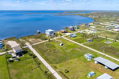 1010 Rollover 2, Gilchrist, TX 77617 - Photo 8