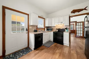 916 11th St, Galveston, TX 77550 - Photo 2