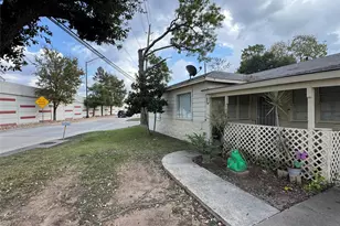 4511 S Main St, Stafford, TX 77477 - Photo 2