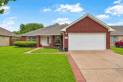 203 Green Isle Avenue, Dickinson, TX 77539 - Photo 2