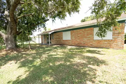 1105 W Saint Louis Avenue, Seadrift, TX 77983 - Photo 20