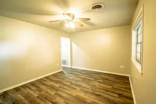 1105 W St Louis Ave, Seadrift, TX 77983 - Photo 6
