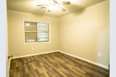 1105 W Saint Louis Avenue, Seadrift, TX 77983 - Photo 10