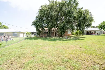1105 W Saint Louis Avenue, Seadrift, TX 77983 - Photo 18