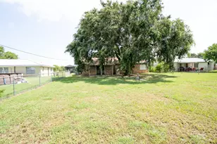 1105 W St Louis Ave, Seadrift, TX 77983 - Photo 18