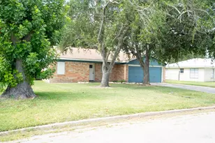 1105 W St Louis Ave, Seadrift, TX 77983 - Photo 2