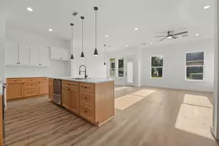 115 Capetown Ln, Conroe, TX 77356 - Photo 2