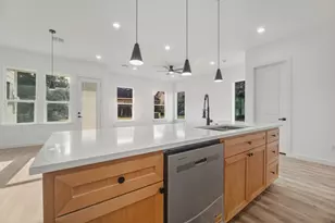 115 Capetown Ln, Conroe, TX 77356 - Photo 8