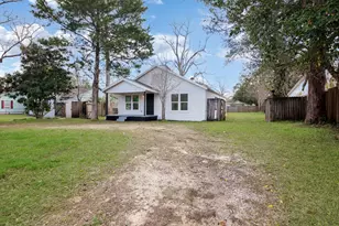 1504 N Travis St, Liberty, TX 77575 - Photo 4