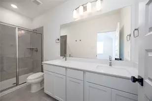 2001 Longmire Villas Ct, Conroe, TX 77304 - Photo 22