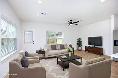 2001 Longmire Villas Court, Conroe, TX 77304 - Photo 4