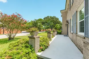 36 Cedar Lawn Cir, Galveston, TX 77551 - Photo 4