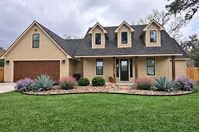 103 Begonia, Lake Jackson, TX 77566 - Photo 2