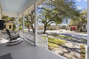 1724 33rd St, Galveston, TX 77550 - Photo 2
