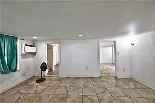314 King St, Houston, TX 77022 - Photo 8