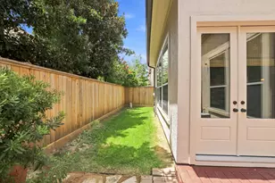19 N Creekside Ct, Houston, TX 77055 - Photo 30