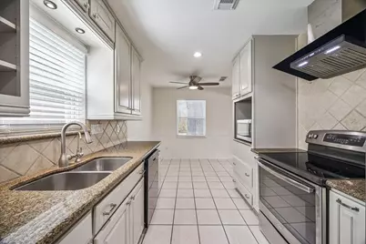 9319 Meadowcroft Drive, Houston, TX 77063 - Photo 10