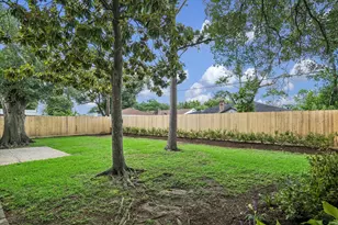 9319 Meadowcroft Dr, Houston, TX 77063 - Photo 18