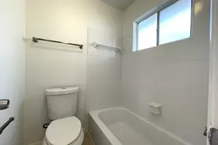 15714 Echo Hill Dr, Houston, TX 77059 - Photo 32