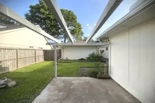 15714 Echo Hill Dr, Houston, TX 77059 - Photo 10