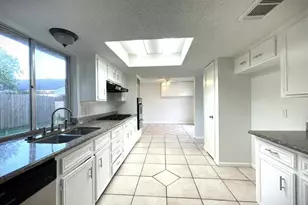15714 Echo Hill Dr, Houston, TX 77059 - Photo 18