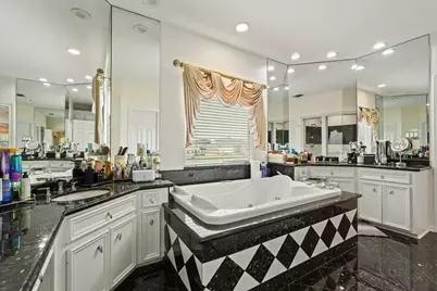 5 Camden Ct, Sugar Land, TX 77479 - Photo 32