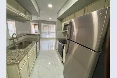 6633 W Airport Boulevard #1304, Houston, TX 77035 - Photo 2
